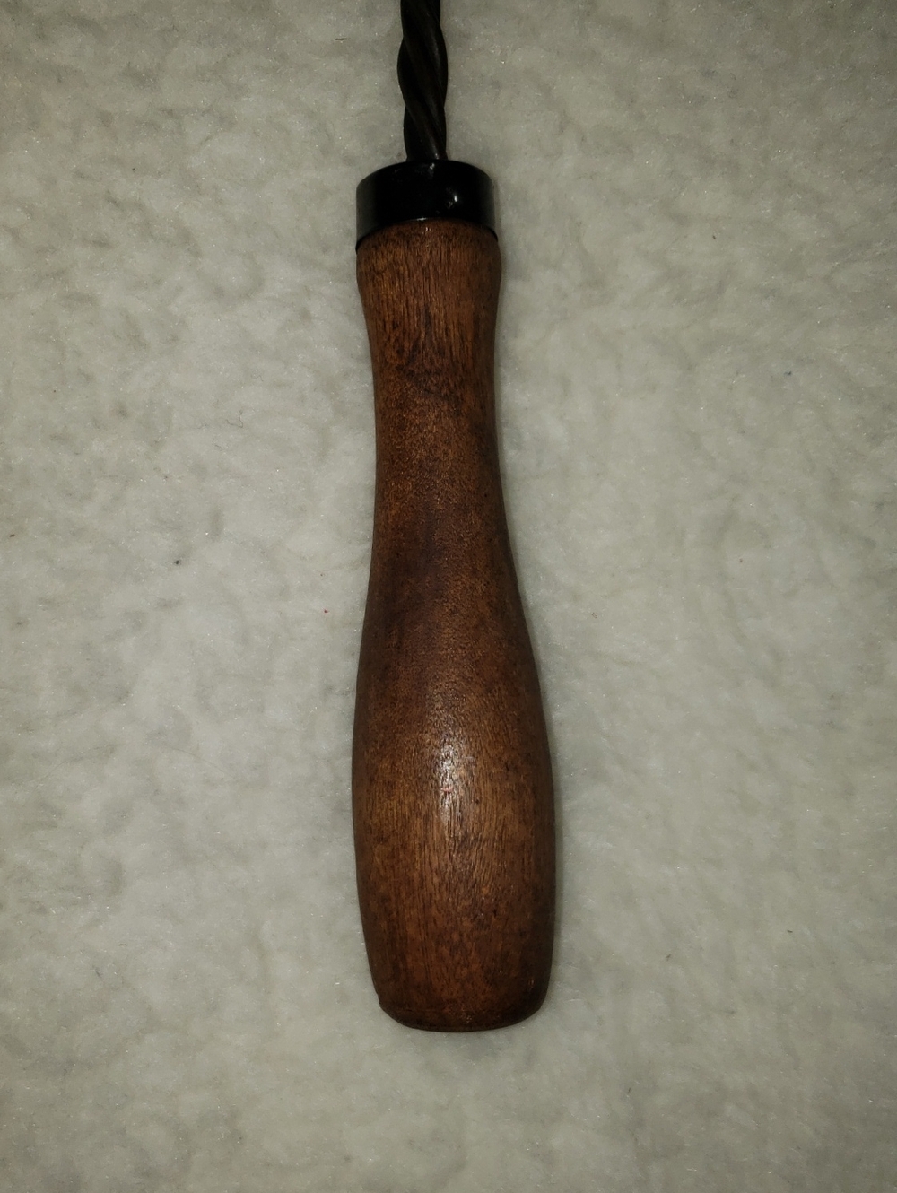 Vintage Triple Heart Wire Rug Beater with Wooden Handle - Picture 2 of 3